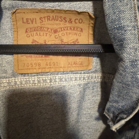 Vintage Fit Levi's Jean Jacket - Picture 3 of 4